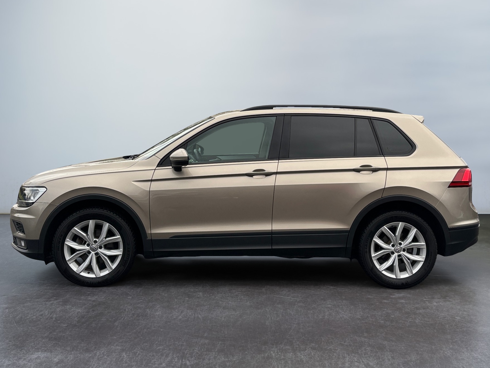 VW Tiguan (1).jpg