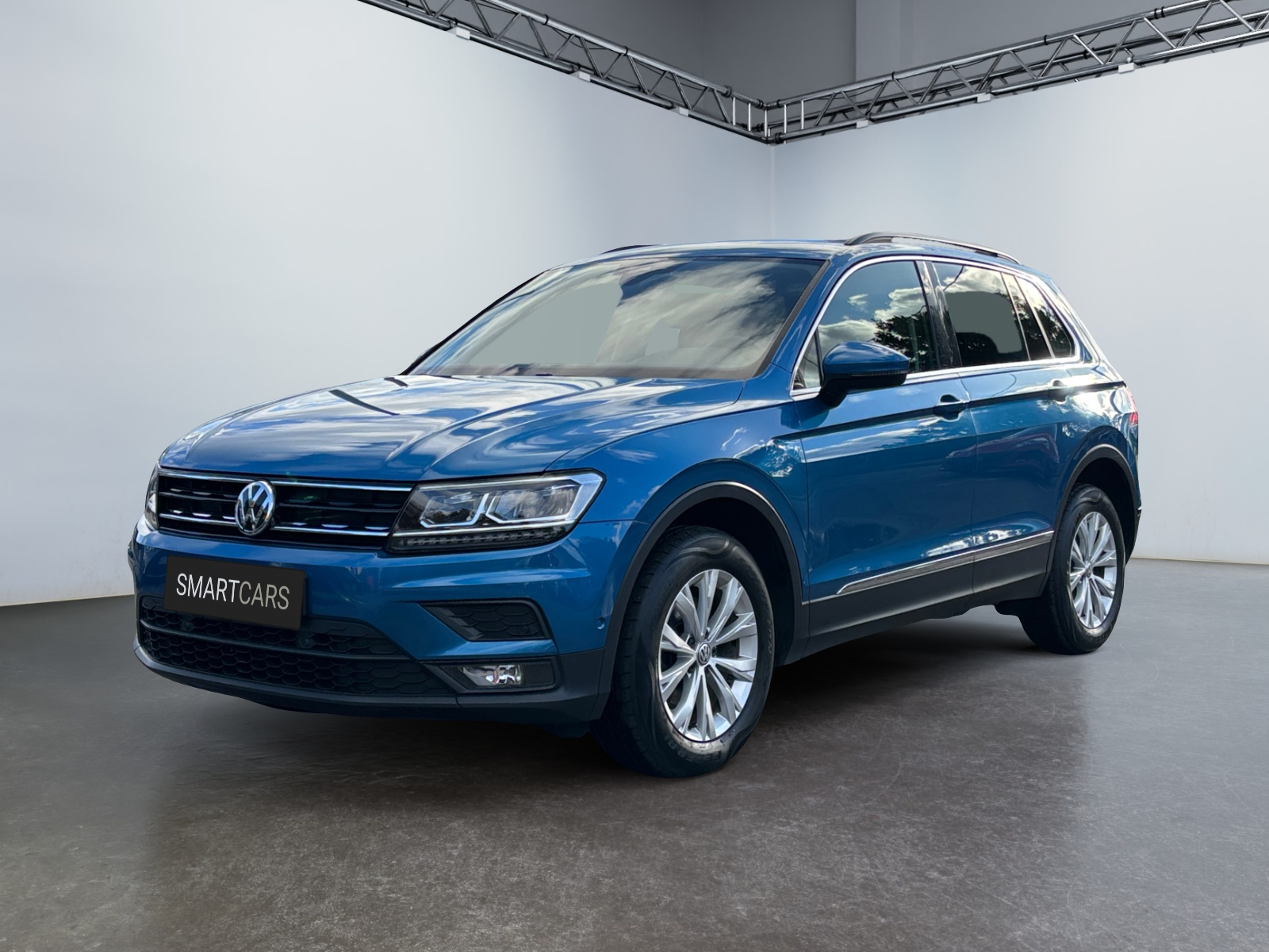 VW Tiguan blue (0).jpg