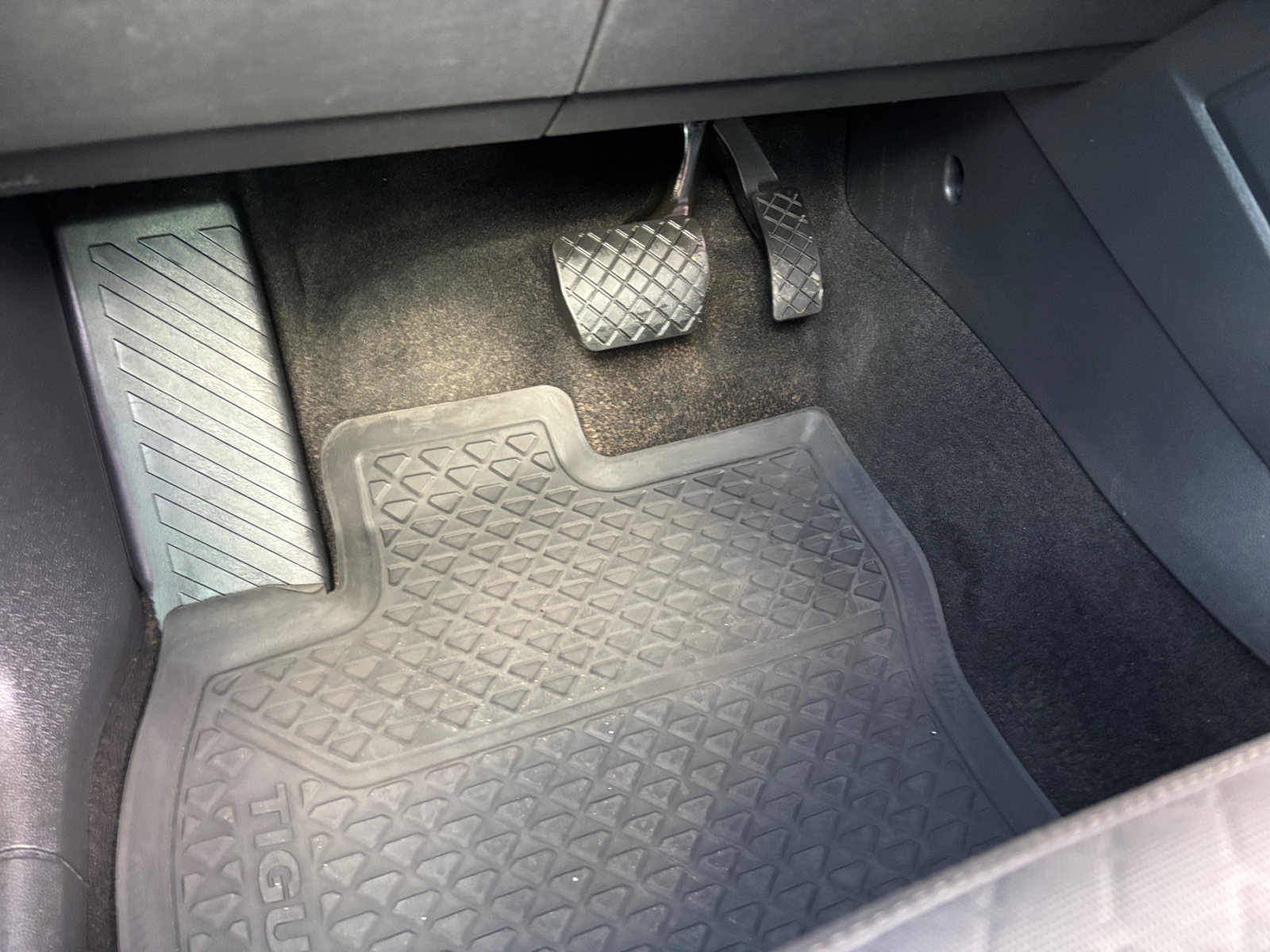 VW Tiguan blue (16).jpg