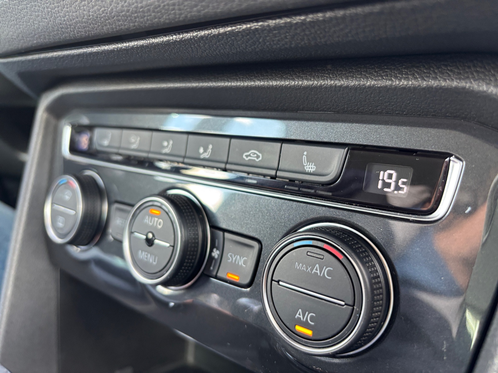 VW Tiguan blue (21).jpg