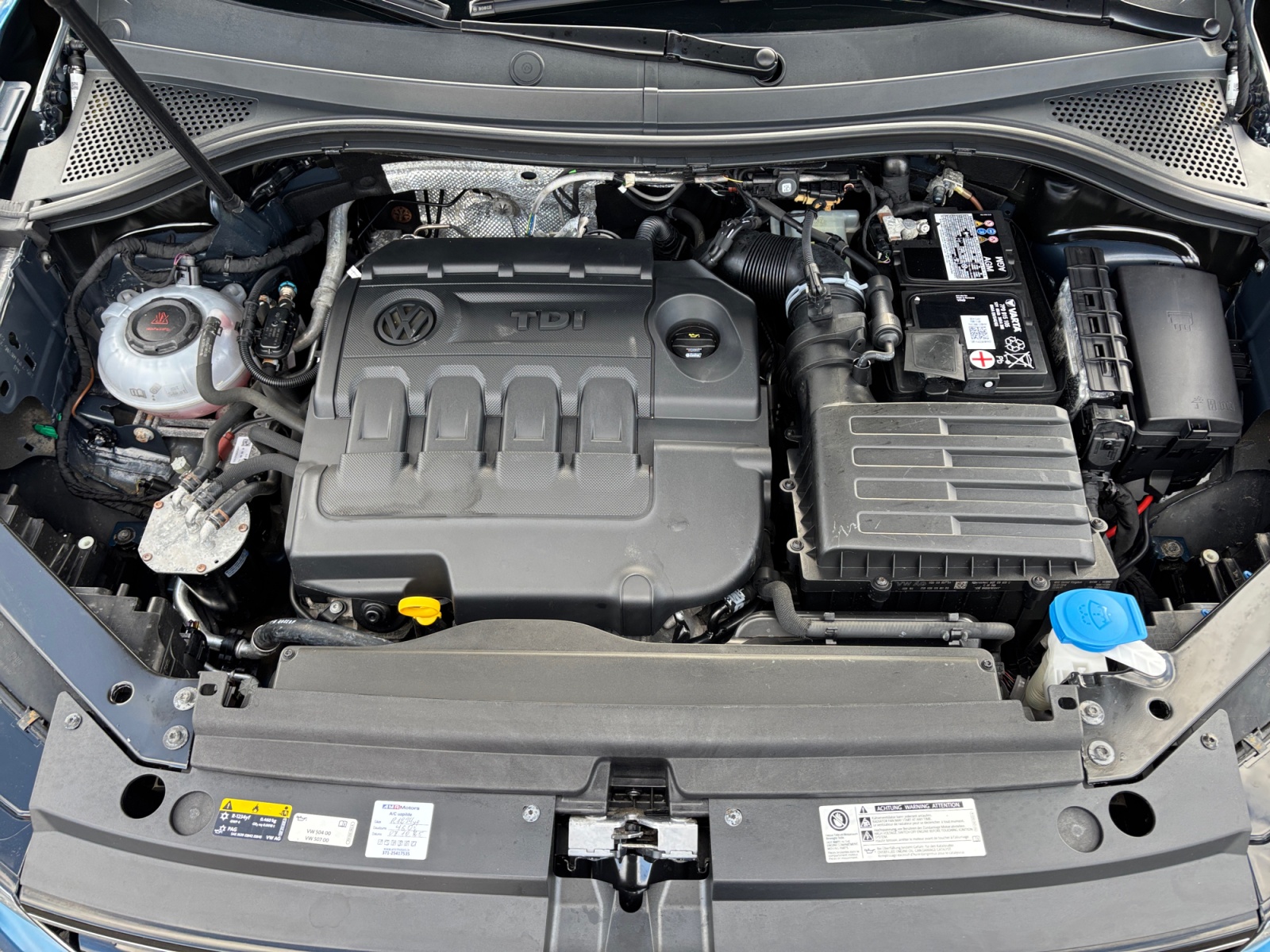 VW Tiguan blue (24).jpg